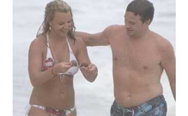 Бритни Спирс превращает нового парня в Брэда Питта