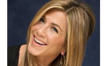 Энистон и Джерард Батлер становятся ближе