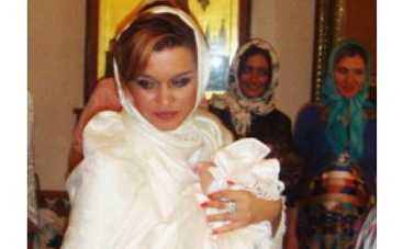 Ведущая "Дома-2" крестила дочь