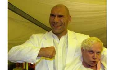 "Новая Волна-2009": Валуев позабавился с Борисом Моисеевым на юбилее Крутого