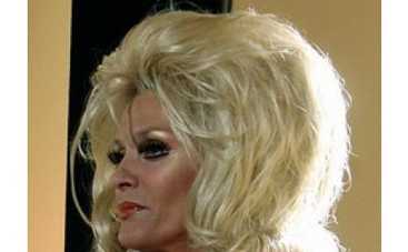 Финансовый кризис выбрасывает на улицу Лайму Вайкуле и Земфиру