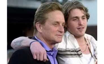 В семье Майкла Дугласа распространяют наркотики