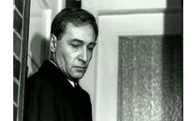 Коммунисты пожаловались на цветного Штирлица Президенту России