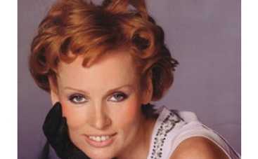 Экс-муж Жанны Эппле забирает у нее квартиру и ребенка