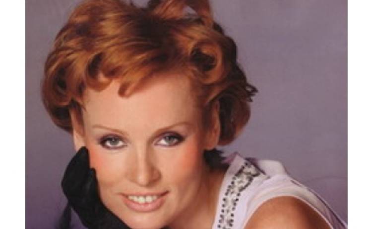 Экс-муж Жанны Эппле забирает у нее квартиру и ребенка