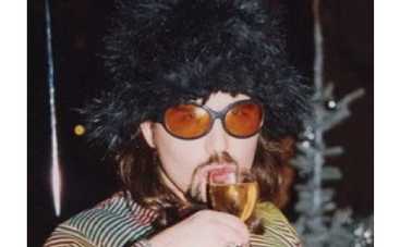 Богдан Титомир женится на девушке, которую регулярно избивает