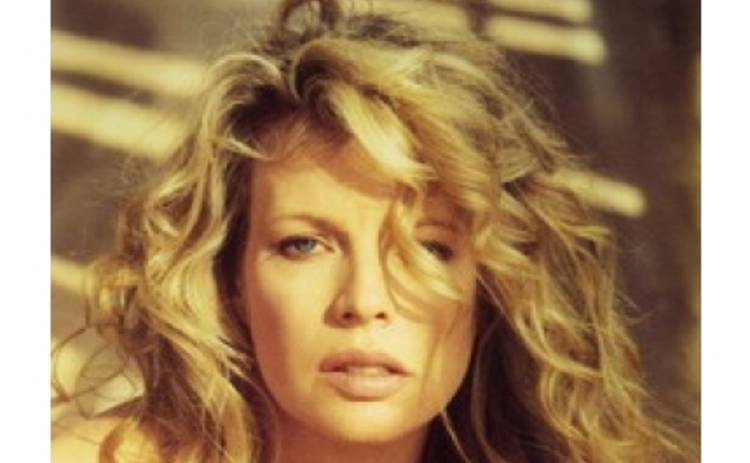 Ким Бесинджер сыграет маму Зака Эфрона