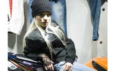 Мика Ньютон променяла отдых на знакомство с родителями жениха