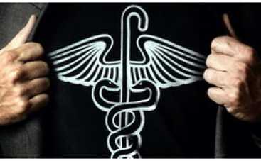 Для рекламы Хауса продюсеры поглумились над символом медицины