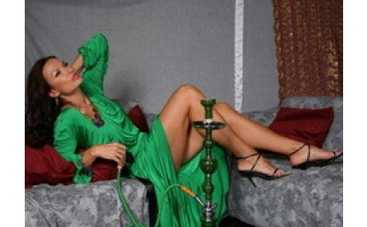 Эвелина Бледанс покупает сережки не дороже 30 рублей