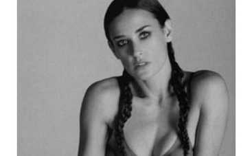 Муж Деми Мур нашел ей работу