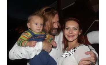 Джигурда показал своего ребенка