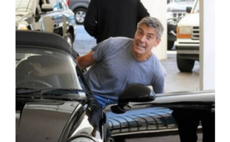 Джордж Клуни и его девушка покинут Италию