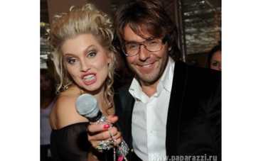 Андрей Малахов нашел себе новую блондинку