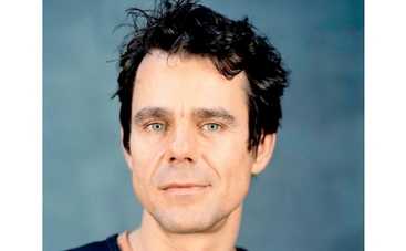 Том Тыквер вернулся на родину