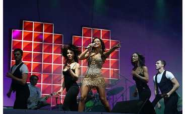 Ани Лорак отпраздновала свой день рождения на сцене