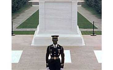 От могилы Майкла Джексона убрали охрану