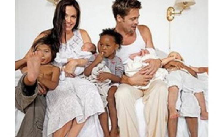 Джоли и Питт воспитывают детей среди бедлама