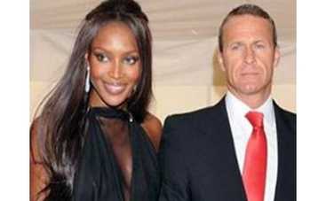 Русский олигарх пытается откупиться от Наоми Кэмпбелл