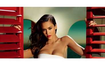 Джессика Альба бронировала 3 отеля в Москве