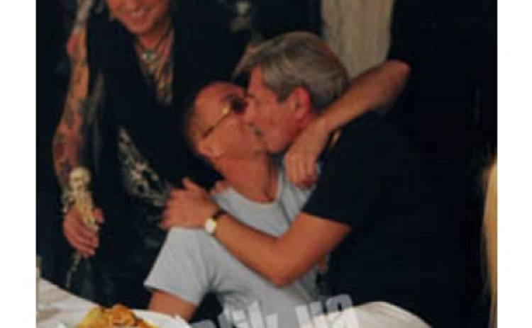 Ван Дамм в Киеве страстно целовался с мужчиной