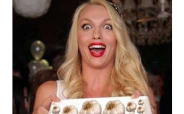 "Суперблондинка" Полякова поможет всем одолеть грипп