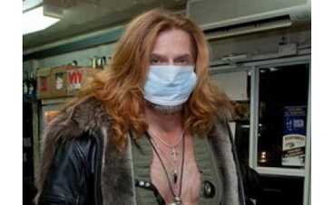 Эпидемия гриппа: звезды тоже ходят в масках