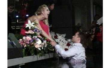 Марию Кожевникову на 25-летие искупали в бассейне