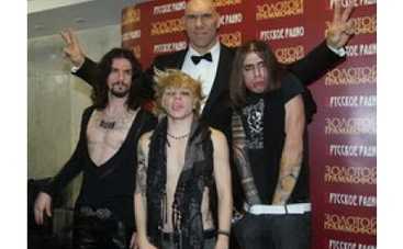 Закулисье "Граммофона":  Панки "Quest Pistols" подружились с Валуевым
