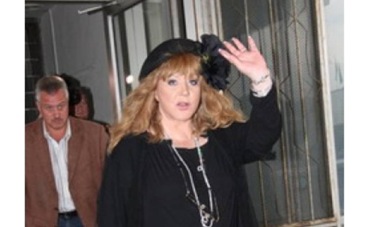 Алле Пугачевой запретили ездить в своем спецвагончике
