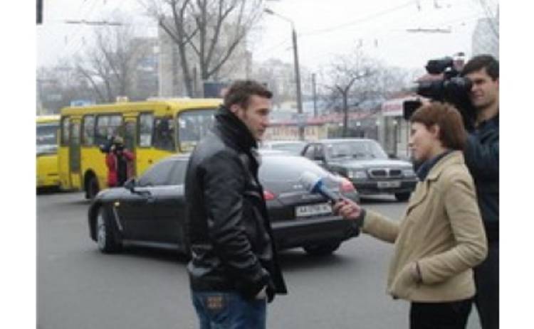 Андрей Шевченко нарушает правила дорожного движения