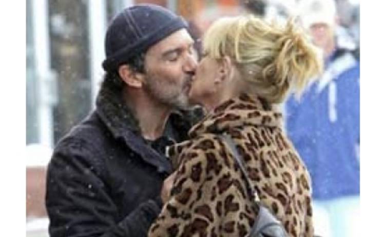 Антонио Бандерас и Мелани Гриффит целуются, как молодожены!