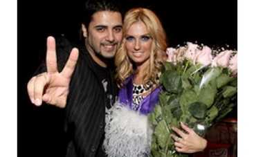 Вокалистка "Фабрики" отметила день рождения в костюме страуса