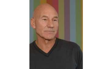 Патрика Стюарта посвятили в рыцари