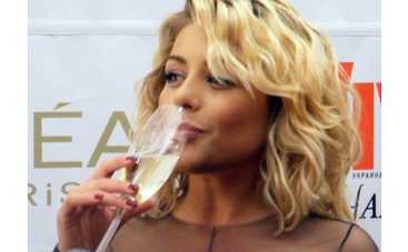 Тина Кароль заработала за ночь полтора миллиона