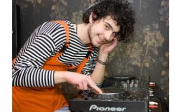 Звезда "Фабрики зірок" отыграл свой первый dj-сет