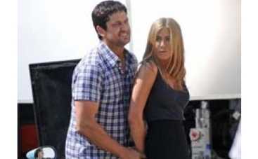 Энистон и Батлер не скрывают свою любовь