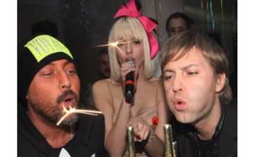 "Суперблондинка" Полякова подала пример Януковичу и Тимошенко