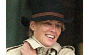 Кто поставил Шерон Стоун фингал?