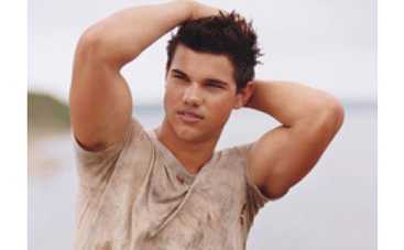 Тейлор Лотнер: "Как-то раз тетенька постарше моей мамы пыталась получить автограф на трусах"