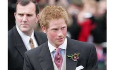 Принц Гарри упал с пони и едва не лишил еды голодных детей