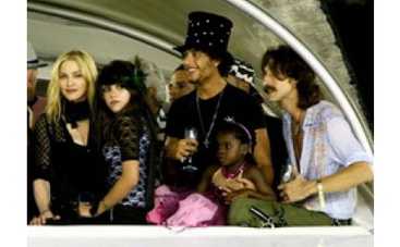 Мадонна празднует карнавал в Рио в компании с украинцем