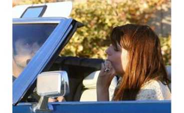 Миша Бартон курит травку в общественных местах