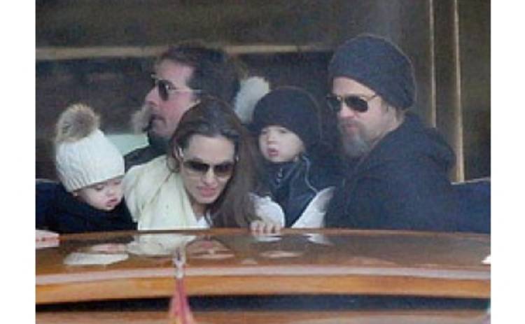 Брэд Питт и Анджелина Джоли развлекаются в Италии