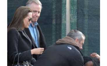 Джоли помирилась с отцом