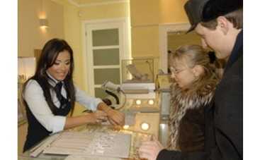 Мечта Ани Лорак работать продавцом в ювелирном магазине сбылась!