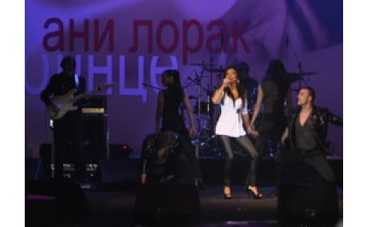 Ани Лорак покоряет украинцев солнечными песнями