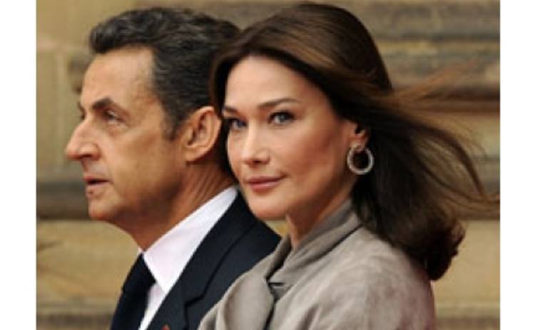 Саркози завел роман с каратисткой, а Бруни - с музыкантом