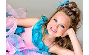 "Суперняня" пытается вернуть маленького монстра к нормальной жизни