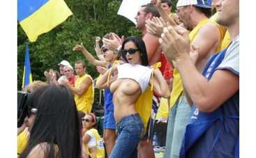 Болельщица "БУМа" обнажила грудь [ФОТО]